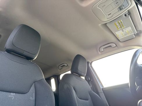 Used 2016 Jeep Renegade Latitude image 26