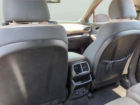 Used 2019 Hyundai Santa Fe SEL FWD image 19