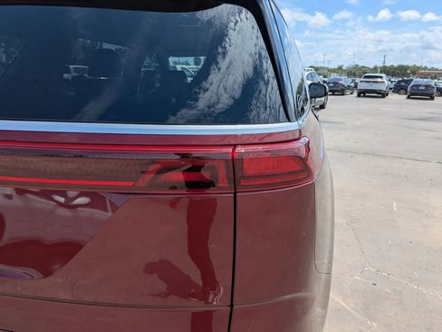 Certified 2024 Kia Carnival LX FWD image 11