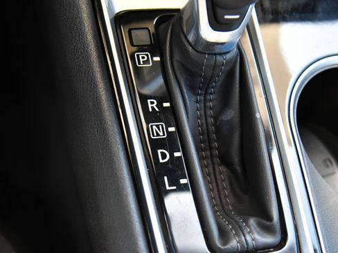 Used 2024 Nissan Altima 2.5 SV FWD image 24