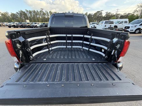 Used 2019 Toyota Tacoma TRD Sport w/ Exterior Package image 23