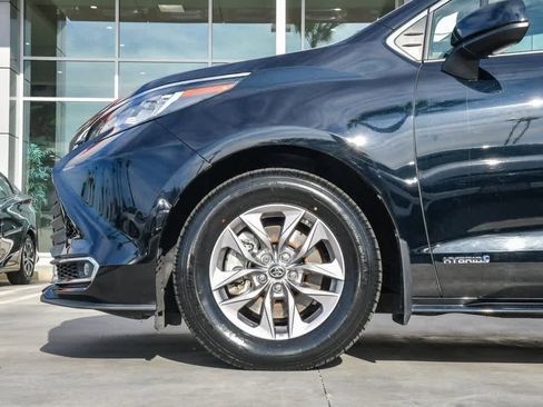 Used 2021 Toyota Sienna XLE w/ XLE Plus Package image 10