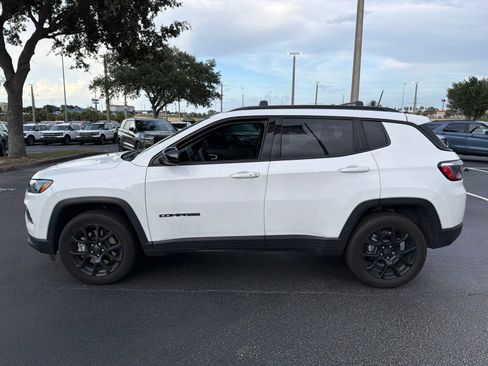 Used 2025 Jeep Compass Latitude w/ Altitude Special Edition AWD/4WD image 4