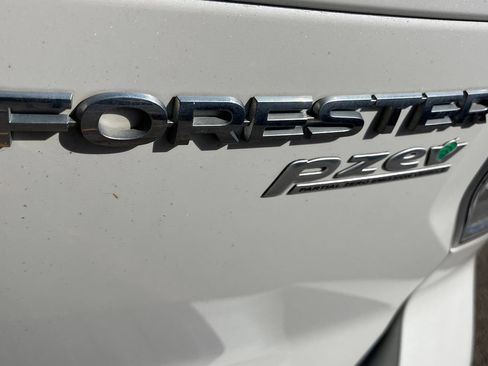 Used 2017 Subaru Forester 2.5i Premium w/ All-Weather Package AWD/4WD image 24