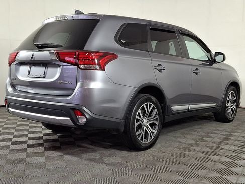 Used 2018 Mitsubishi Outlander ES AWD/4WD image 9