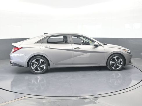 Used 2023 Hyundai Elantra Limited w/ Cargo Package image 7