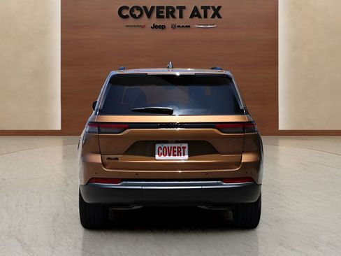 New 2026 Jeep Grand Cherokee Limited AWD/4WD image 4