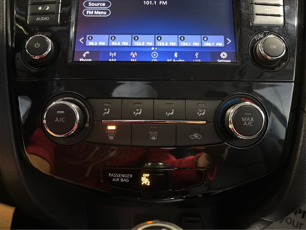 Used 2018 Nissan Rogue S AWD/4WD image 29