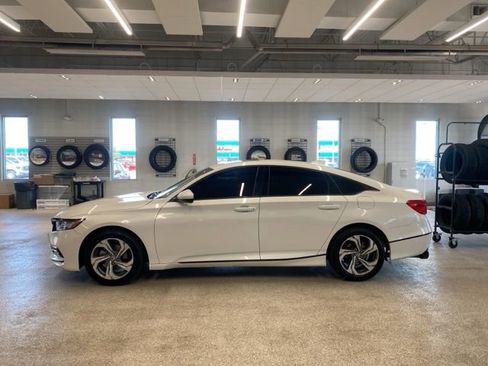 Used 2018 Honda Accord EX image 9