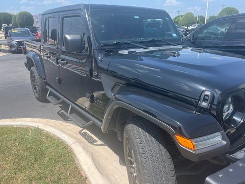 Used 2023 Jeep Gladiator Sport AWD/4WD image 3