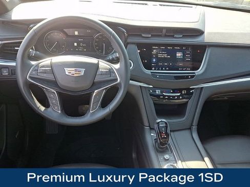 Used 2025 Cadillac XT5 Premium Luxury AWD/4WD image 3