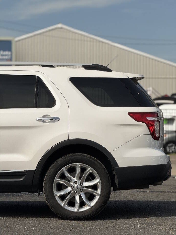 Used 2015 Ford Explorer XLT w/ Equipment Group 202A AWD/4WD image 19