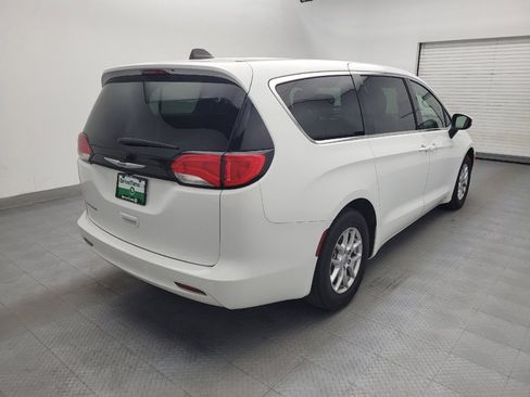 Used 2023 Chrysler Voyager LX FWD image 9