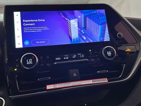 New 2026 Toyota Highlander Platinum image 14