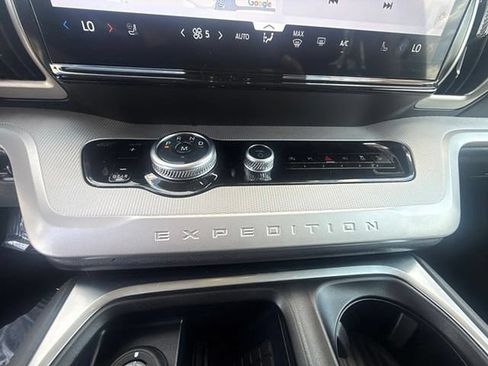 Used 2025 Ford Expedition Active AWD/4WD image 22