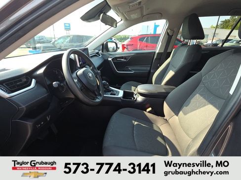 Used 2024 Toyota RAV4 XLE AWD/4WD image 15
