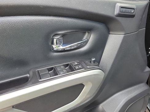 Used 2017 Nissan Titan SL w/ Texas Titan Edition image 6