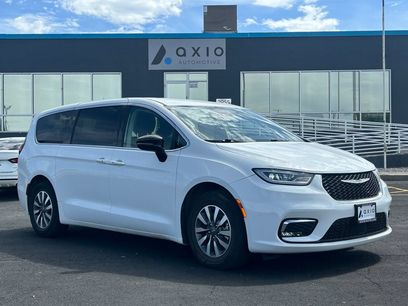 Used 2024 Chrysler Pacifica Limited