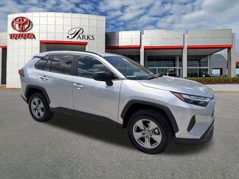 Certified 2025 Toyota RAV4 LE AWD/4WD image 1