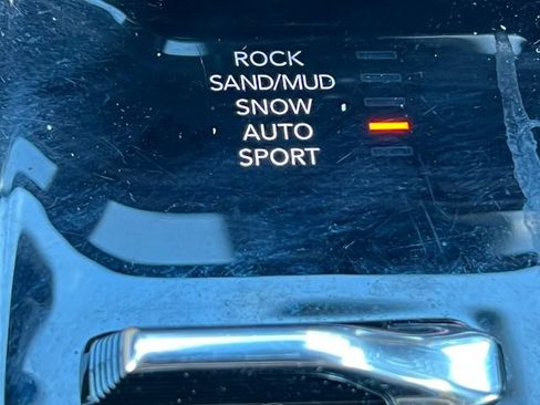 Used 2024 Jeep Grand Wagoneer L Series III w/ Rear Seat Video Group 1 AWD/4WD image 11