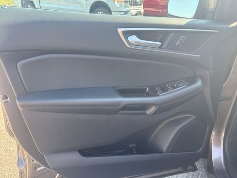 Certified 2019 Ford Edge SEL w/ Equipment Group 201A FWD image 9
