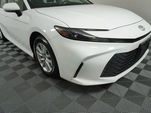 Used 2025 Toyota Camry LE image 10