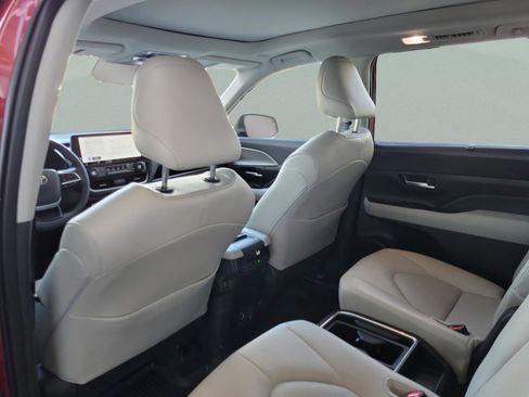 Certified 2025 Toyota Grand Highlander XLE image 10