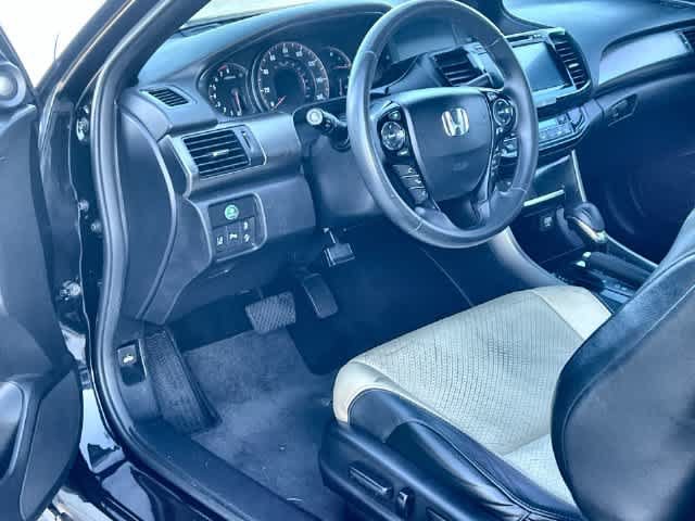 Used 2017 Honda Accord Touring image 3