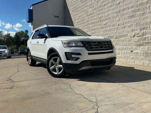 Used 2016 Ford Explorer XLT w/ Equipment Group 202A AWD/4WD image 1