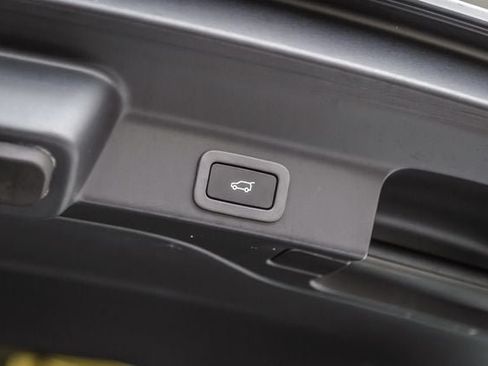 Used 2018 Jaguar F-PACE R-Sport AWD/4WD image 12
