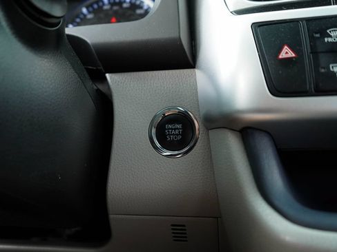 Used 2019 Toyota Highlander Limited FWD image 28