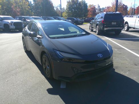 Used 2024 Toyota Prius LE image 2