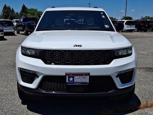Used 2023 Jeep Grand Cherokee Limited w/ Black Appearance Package AWD/4WD image 4