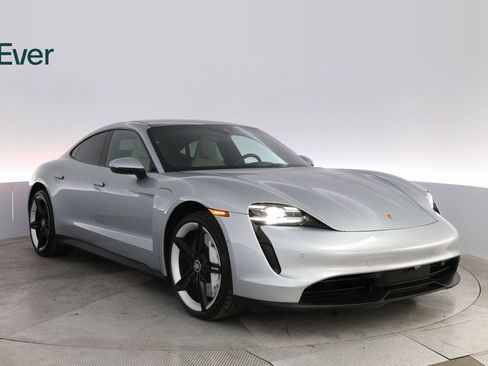 Used 2020 Porsche Taycan 4S image 4