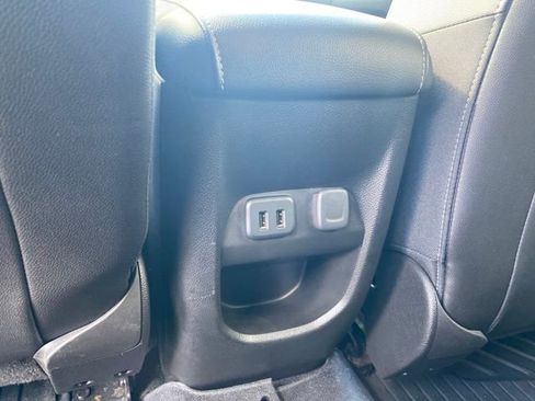 Certified 2017 GMC Canyon SLT w/ Driver Alert Package image 19