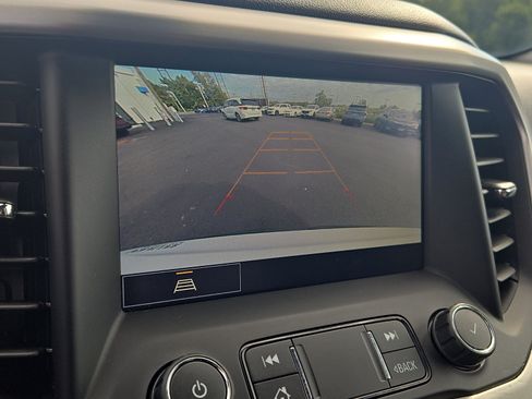 Used 2021 GMC Acadia SLT AWD/4WD image 18