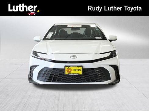 Certified 2025 Toyota Camry SE image 1