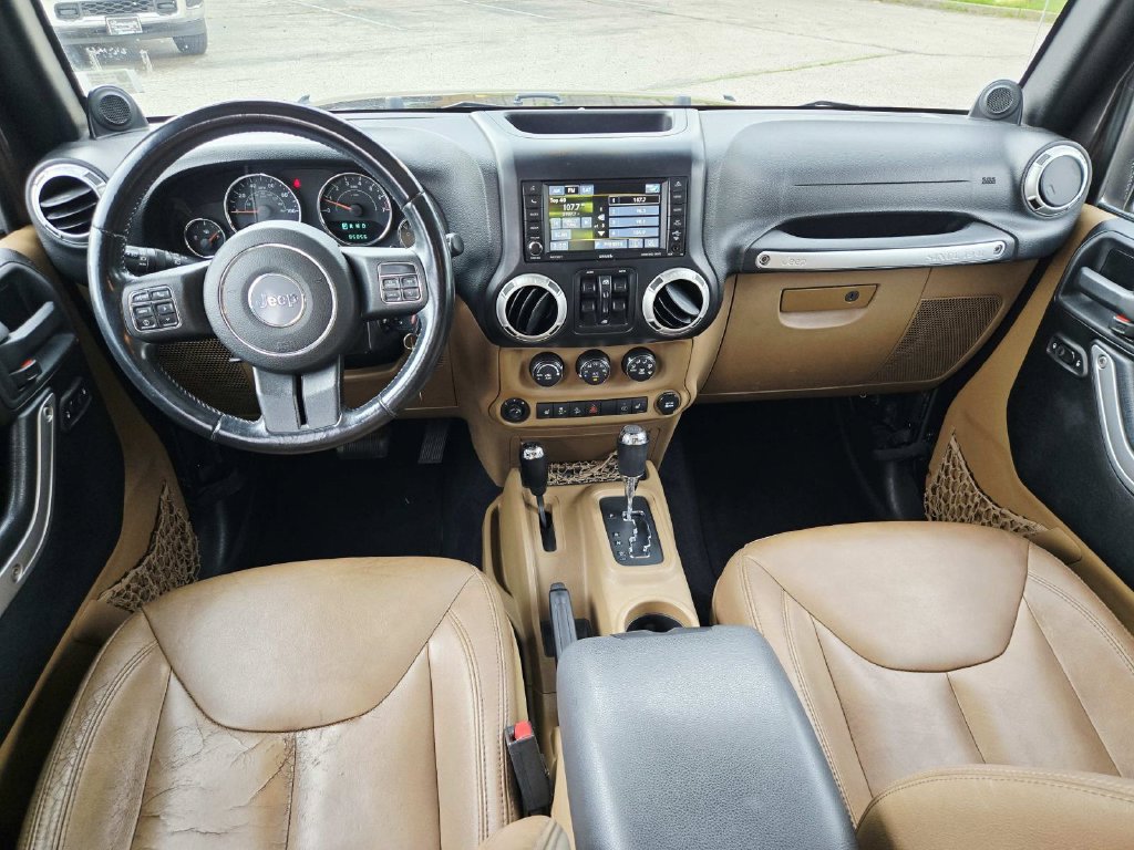 Used 2013 Jeep Wrangler Unlimited Sahara w/ Dual Top Group AWD/4WD image 9