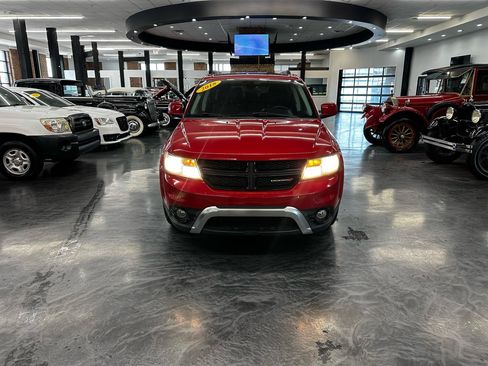 Used 2018 Dodge Journey Crossroad w/ Nav & Sun Group FWD image 2