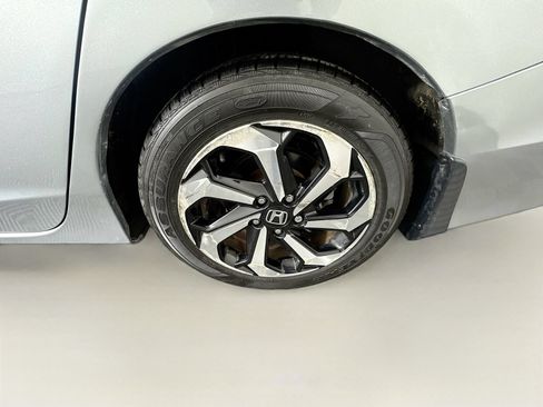 Used 2017 Honda Accord Hybrid Sedan image 4