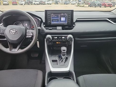 Used 2021 Toyota RAV4 LE image 11