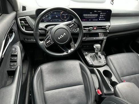 Used 2024 Kia Seltos EX image 10