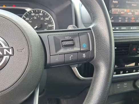 Used 2022 Nissan Rogue SV AWD/4WD image 18