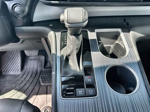 Used 2025 Toyota Sienna XLE image 16