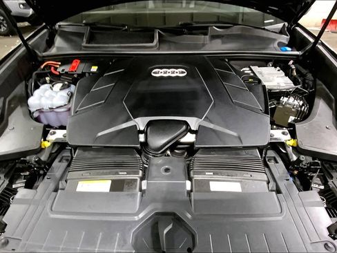 Used 2021 Audi Q8 Premium w/ Black Optic Package image 31