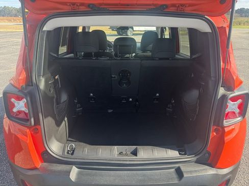 Used 2020 Jeep Renegade Latitude w/ Popular Equipment Group image 16