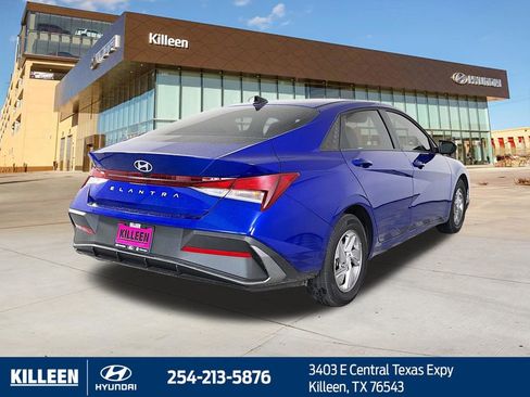 Used 2025 Hyundai Elantra SE FWD image 8