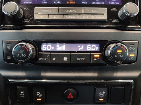 Used 2020 Nissan Titan SV w/ SV Convenience Package image 19