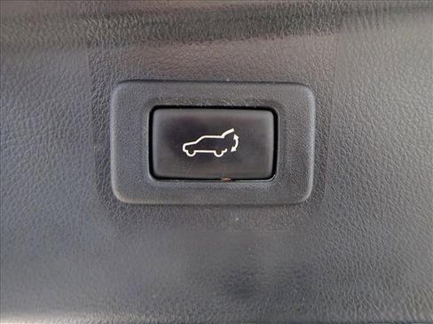 Used 2015 Subaru Outback 2.5i Limited image 9