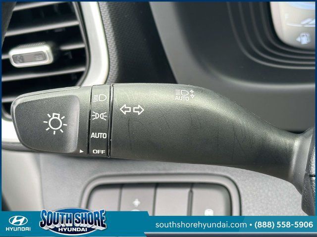 Certified 2025 Hyundai Venue SE FWD image 22